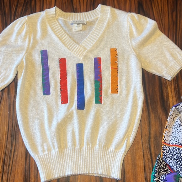 90’s graphic print skirt and sweater set! Size 8 (small) - Picture 3 of 5